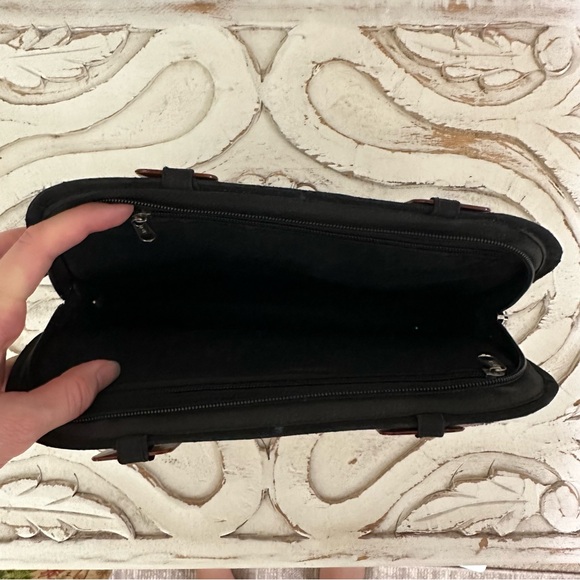 Black embroidered floral purse - Picture 2 of 3